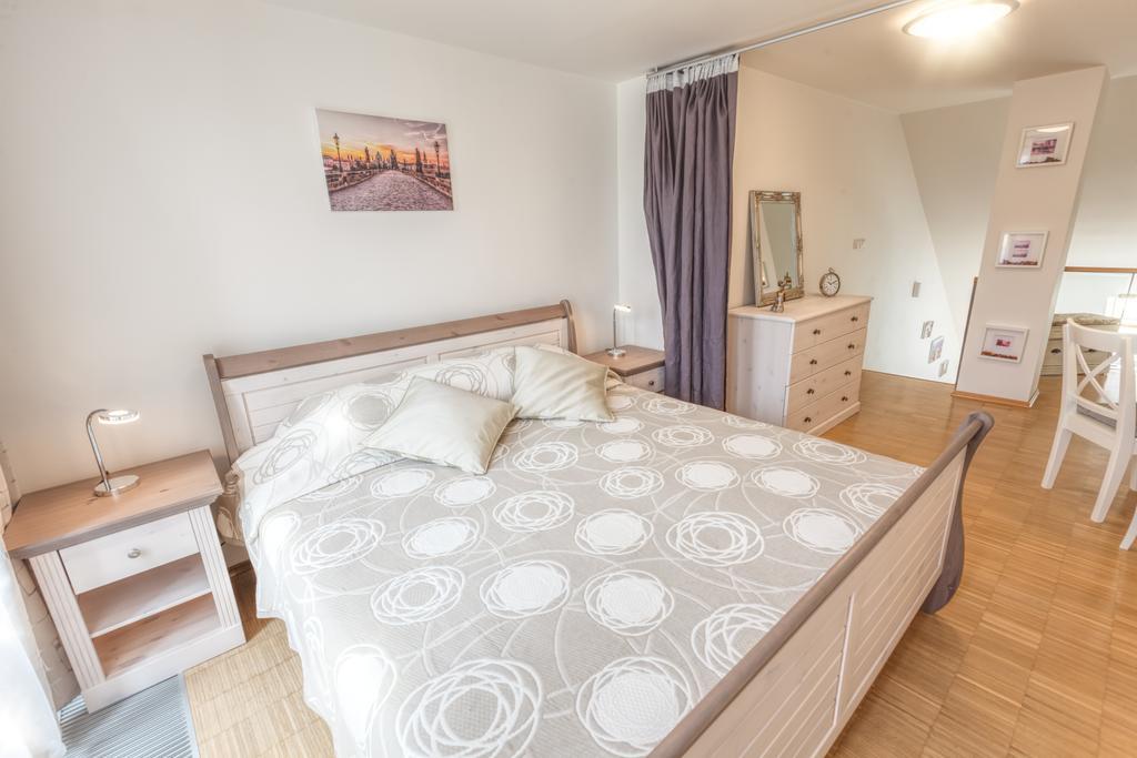 Modern Apartment Charvatova Prague Ngoại thất bức ảnh