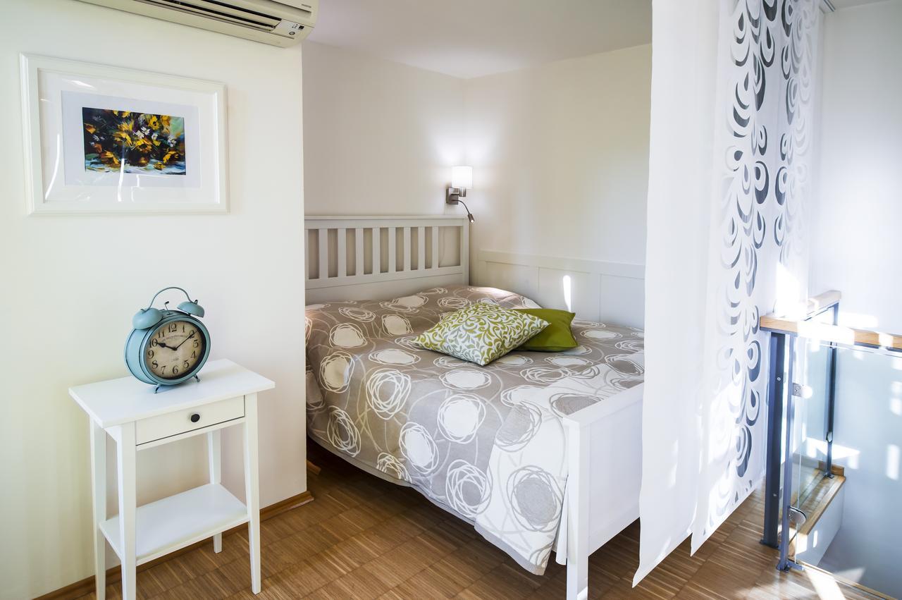 Modern Apartment Charvatova Prague Ngoại thất bức ảnh